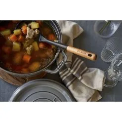 Staub Cocotte Rotonda - 24 Cm, Colore Grigio Grafite 10 Staub Cocotte Rotonda - 24 Cm, Colore Grigio Grafite -Coltelli 424424407