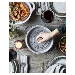 Staub Cocotte Rotonda - 24 Cm, Colore Grigio Grafite 9 Staub Cocotte Rotonda - 24 Cm, Colore Grigio Grafite -Coltelli 750030969