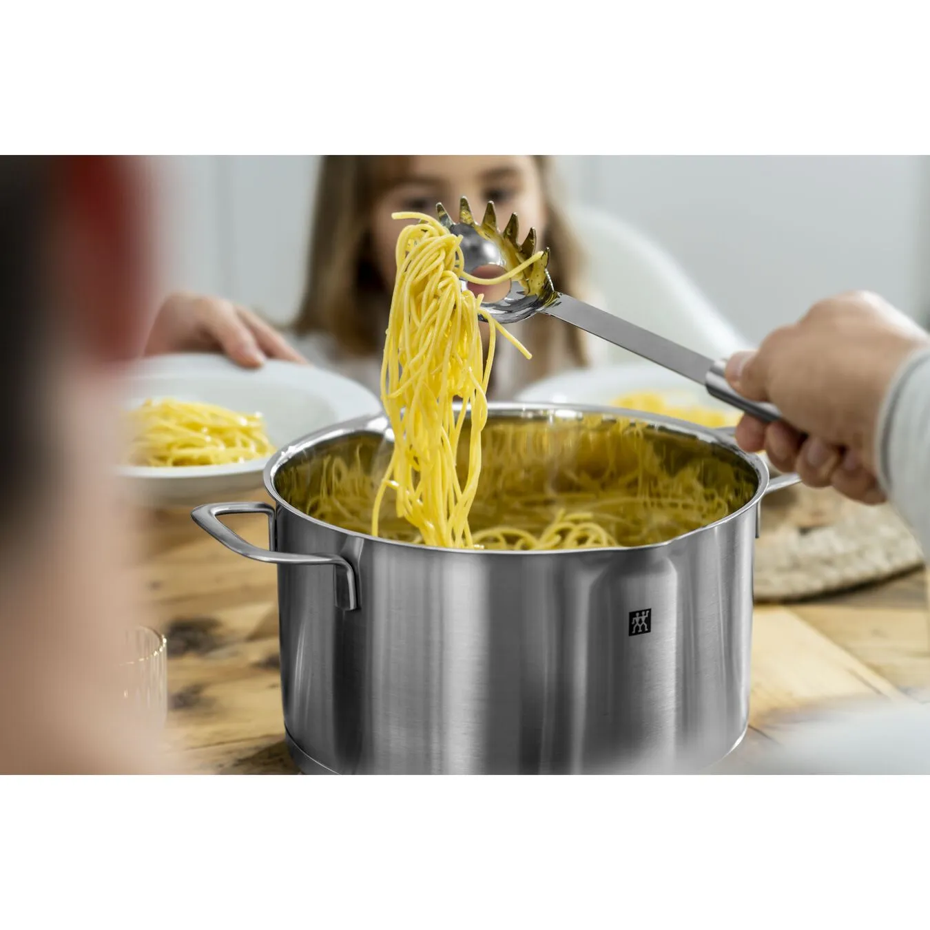 Zwilling Cucchiaio Per Pasta - 33 Cm, 18/10 Acciaio Inossidabile 2 Zwilling Cucchiaio Per Pasta - 33 Cm, 18/10 Acciaio Inossidabile - immagine 2